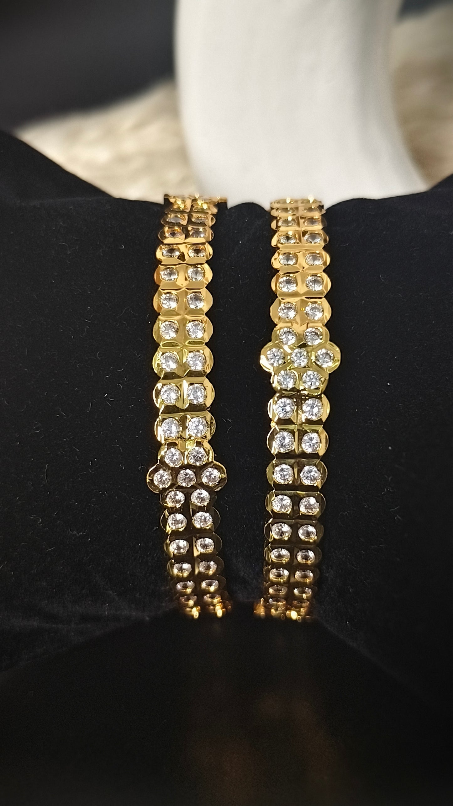 Panchaloham stone bangles(Flower Model)